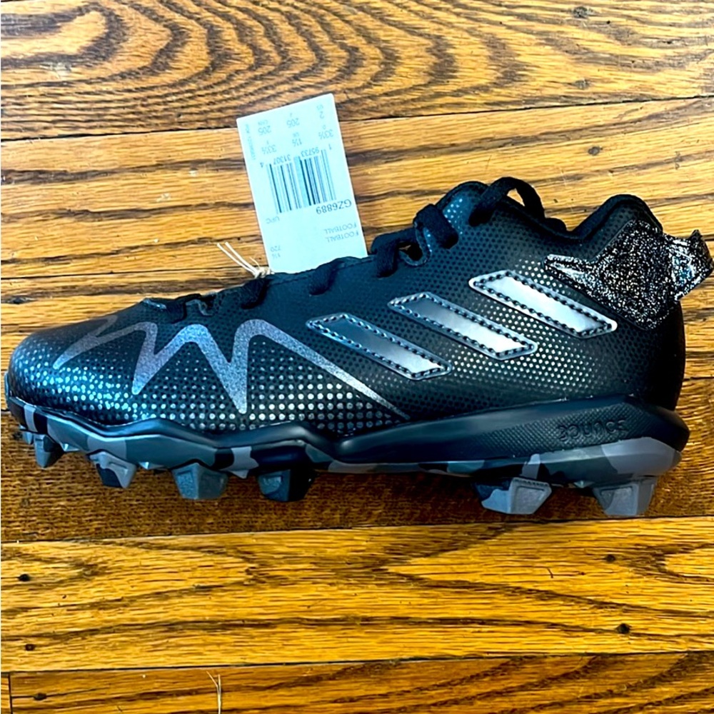 NWT!! Size 2Y black girls Adidas cleats 🥎 ⚽️